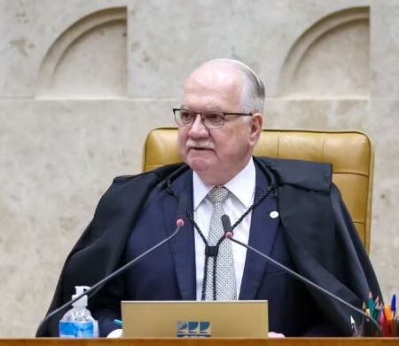 Fachin tira do inquérito das fake news pedido de Moraes contra Mendonça