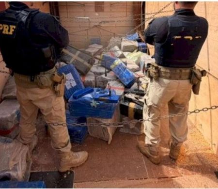 PRF apreende 3,2 toneladas de maconha após motorista tentar fugir