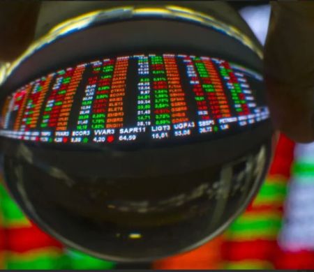 Ibovespa avança 2% após EUA ampliarem recompra de títulos