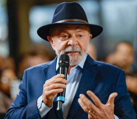 Lula se reúne com advogado de Lulinha em meio a investigações da PF