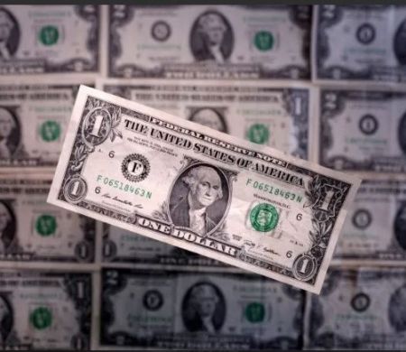 Com eleições no radar, dólar abre a sexta-feira em queda&nbsp;