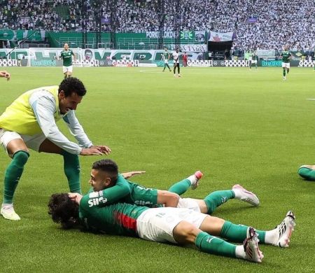 Palmeiras goleia Vasco e abre vantagem na liderança do Brasileirão