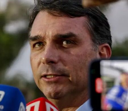 Lula faz mais mal ao Brasil do que a pandemia, diz Flávio Bolsonaro
