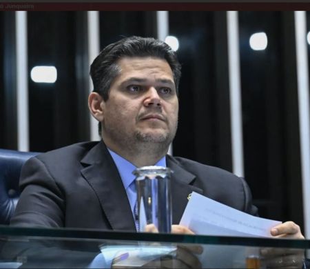PEC da 6x1 pode ficar para depois das eleições, sinaliza Alcolumbre