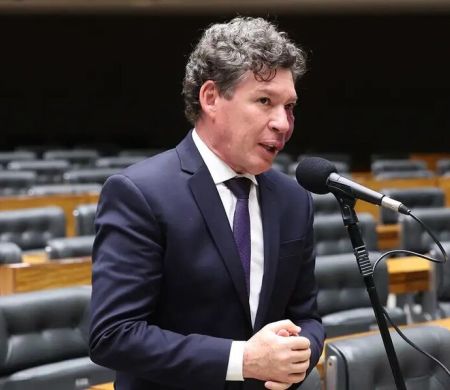 Deputado do PT vai presidir comissão sobre fim da ‘Taxa das Blusinhas’