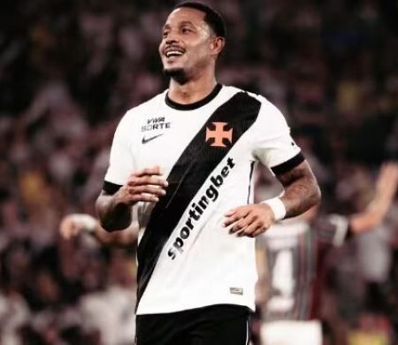 Atacante do Vasco, David é alvo de buscas por tráfico de armas e drogas