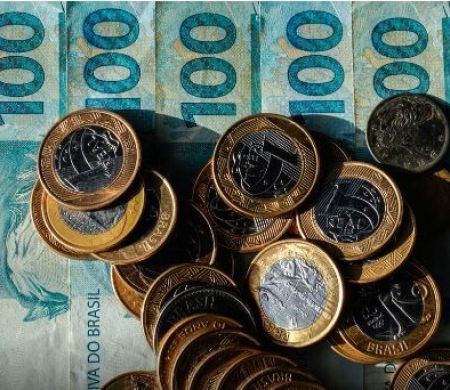 Salário mínimo de R$ 1.741 está previsto no orçamento do ano que vem&nbsp;