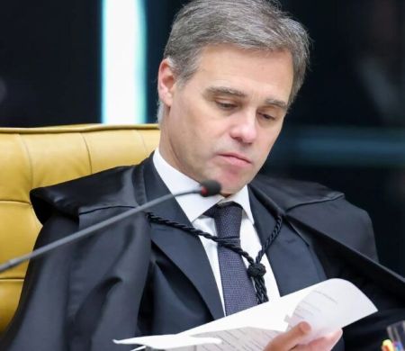 Mendonça pede sessão do STF sobre mensagens entre Vorcaro e Moraes