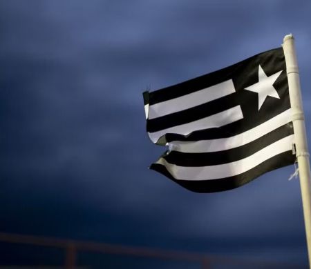 Botafogo continua busca por atacante na última semana da janela de transferências