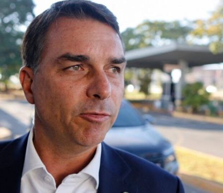 Flávio cobra posição de Cármen Lúcia sobre investigação de Moraes