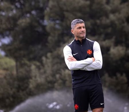 Com titulares preservados, Pedro Emanuel prepara mudanças contra o Santa Fe
