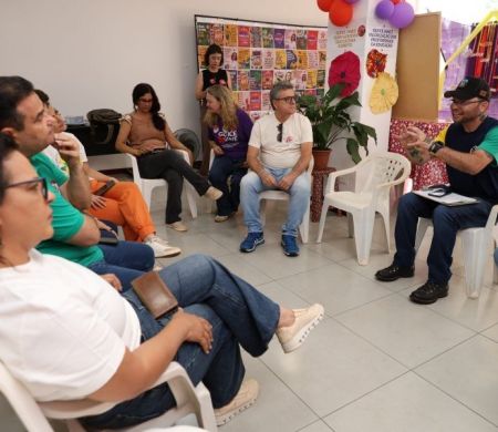 Agentes de saúde entregam carta a candidatos e cobram valorização