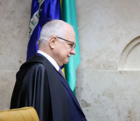 Fachin suspende decisões de Mendonça e Dino sobre Andrei na PF
