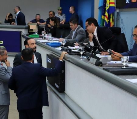 Vereadores votam veto a medidas contra evasão e violência nas escolas