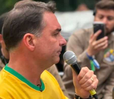 Flávio acusa Dino de agir politicamente e nega verba pública em Dark Horse