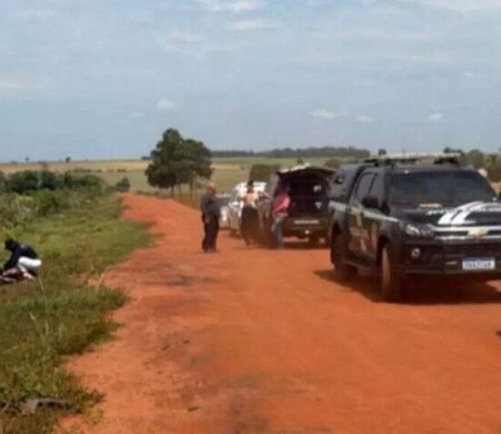 Corpo carbonizado e com perfurações de faca é encontrado em estrada de MS