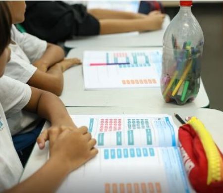 Escolha de livros didáticos para 2027 termina nesta sexta-feira
