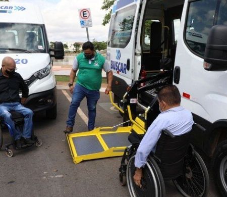 Prazo para eleitor com deficiência pedir transporte gratuito termina segunda