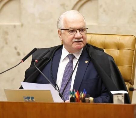 Tendencioso, Fachin mantém Dino em processos que envolvem Lula e Flávio