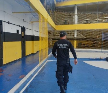 Marmitas escondiam drogas e 52 chips em penitenciária de Dourados