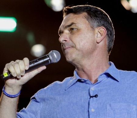 Flávio diz que Dino liberou ‘liga da mentira’ ao derrubar decisão do TSE