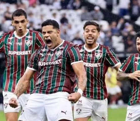 Fluminense vence Corinthians fora de casa e volta ao G-4 do Brasileirão