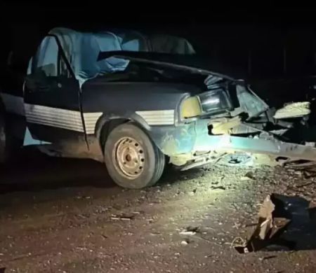 Batida frontal mata motorista e faz Fiat Toro capotar na BR-262