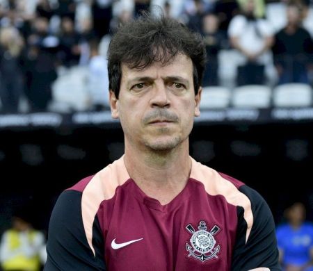 Marcelo Paz banca permanência de Fernando Diniz no Corinthians