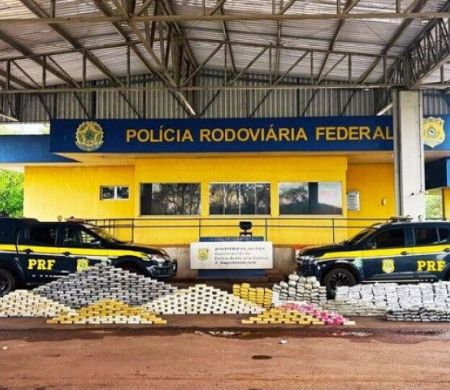 Quase 1 tonelada de drogas é descoberta em meio a minério