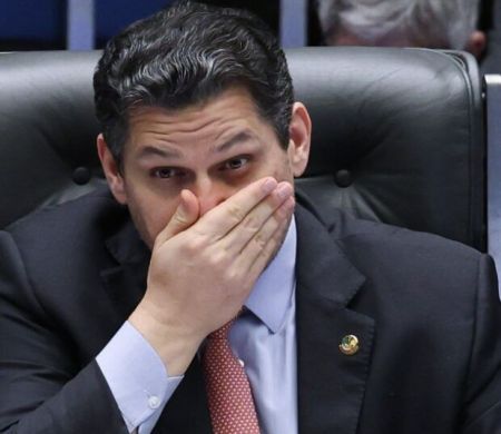 ‘Meu amor’ e ‘irmão’: mensagens revelam relação de Alcolumbre com Vorcaro