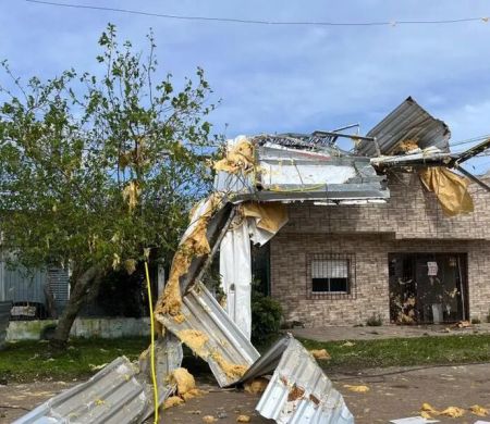Granizo e vendavais deixam rastro de destruição e milhares fora de casa no Sul