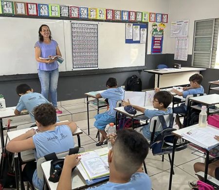 A poucos dias da eleição, professores têm reajuste de 5,4% sancionado&nbsp;
