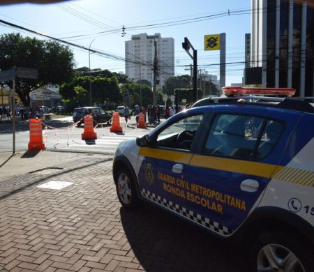 Retirada de gruas fecha ruas e muda trânsito em Campo Grande nesta sexta
