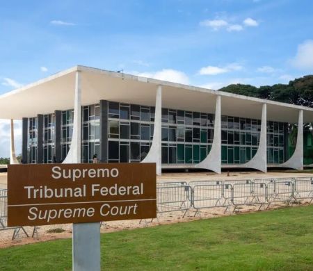 Homem é preso após tentar invadir sede do STF e lançar mochila em ponto de ônibus