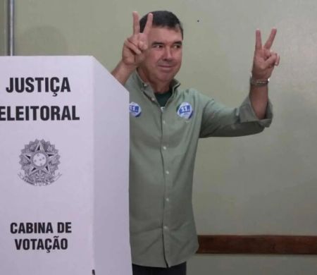 Riedel vota em Campo Grande e diz estar confiante após campanha de 45 dias