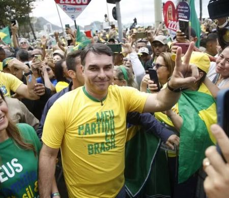 Flávio passa dos 50% e amplia vantagem sobre Lula na apuração