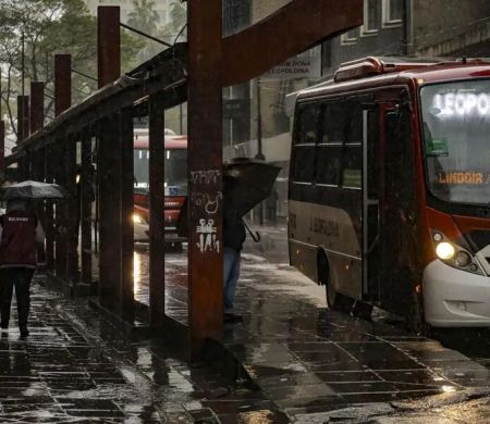 Chuva avança por três regiões do país nesta segunda-feira