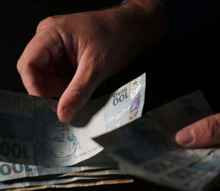 Bancos começam a devolver R$ 1,3 bilhão deixados por apostadores em bets