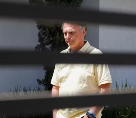 Bolsonaro teve taquicardia e dificuldade para respirar durante prisão domiciliar