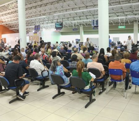 Após filas de até três horas, prazo para quitar dívidas com desconto é ampliado