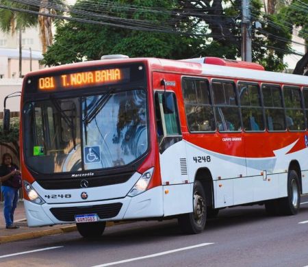 Ônibus circulam com horários especiais nesta segunda-feira de feriado&nbsp;