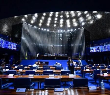 Fim da escala 6x1 pode ser votado na quarta em meio a impasse no Senado
