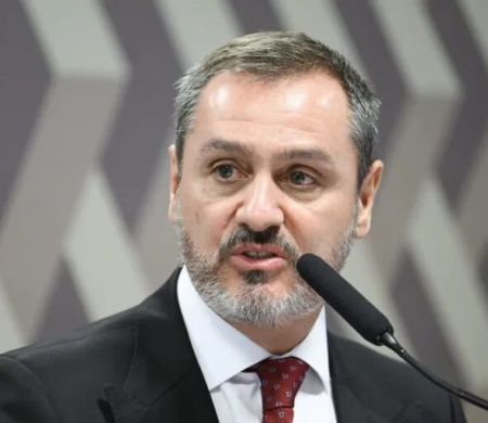 PGR contesta afastamento de chefe da PF e aponta falta de provas