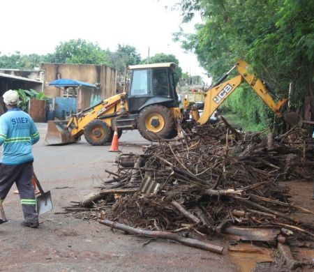 Equipes seguem mobilizadas neste sábado após temporal em Campo Grande