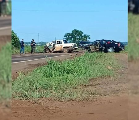 Batida violenta entre veículos deixa dois mortos na BR-262