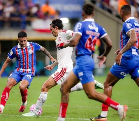 Flamengo goleia Bahia e retoma liderança do Brasileirão