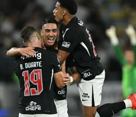 Vasco marca duas vezes no fim, vence Corinthians e coloca rival no Z-4