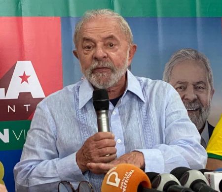 Com ajuda do TSE e do STF, Lula é reeleito presidente da República