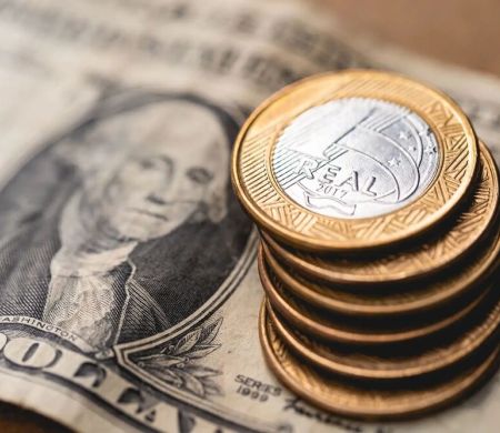 Real cai 10% no mercado futuro ante dólar após reeleição de Lula