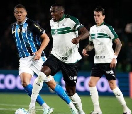 Grêmio faz no fim, derrota o Coritiba e ganha ânimo na luta contra o Z4